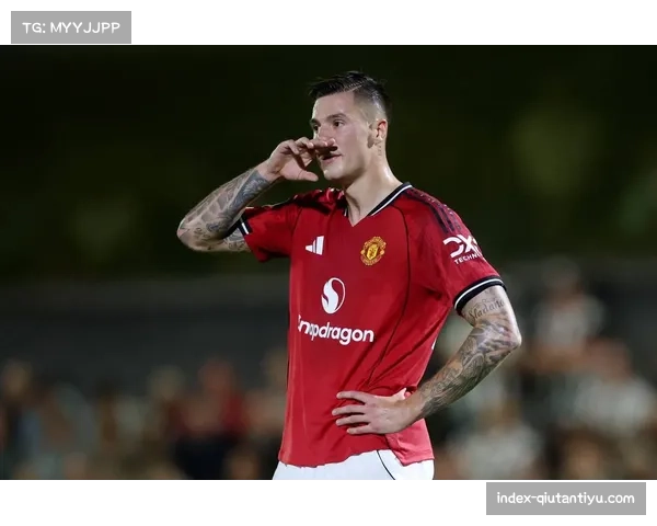 曼联防线缺乏清晰统一防守原则 高位逼抢与集体回撤切换混乱